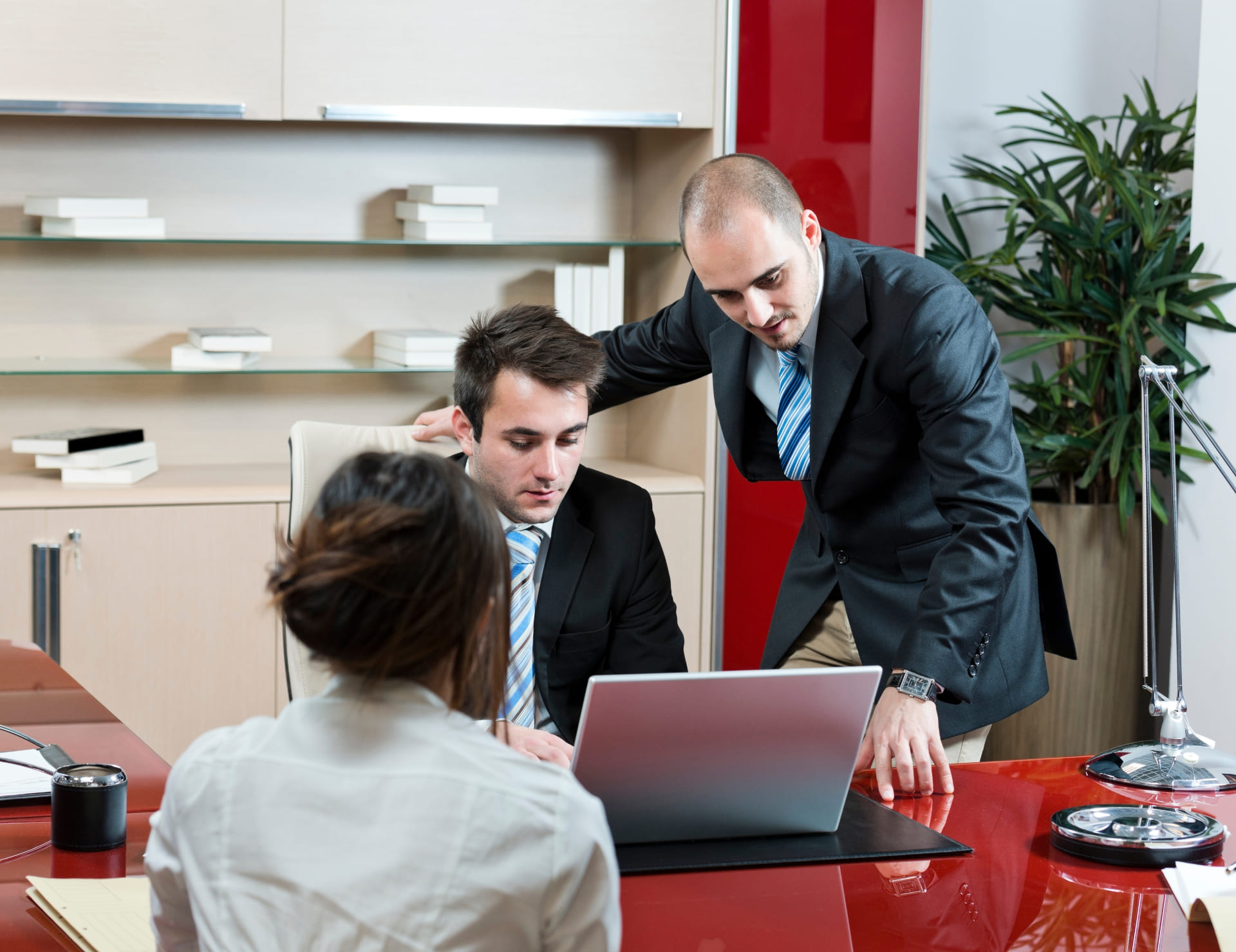 How to Influence Decision Makers through Storytelling